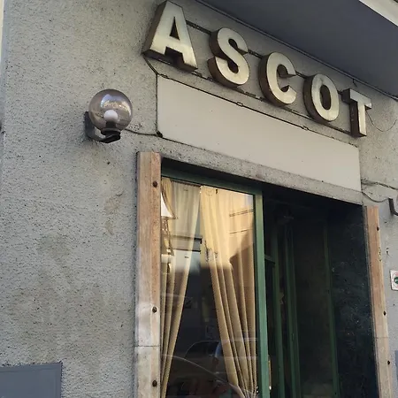Ascot ホテル