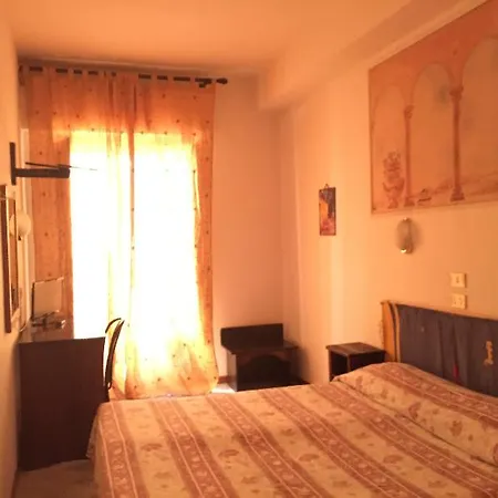 Ascot Hotel 3*